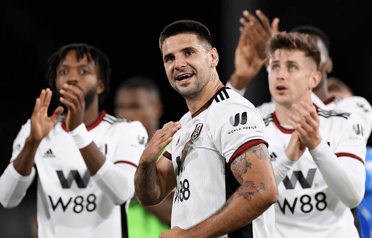 边锋内收与 边锋内收与